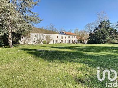 Maison - 331 m² - 12 pièces