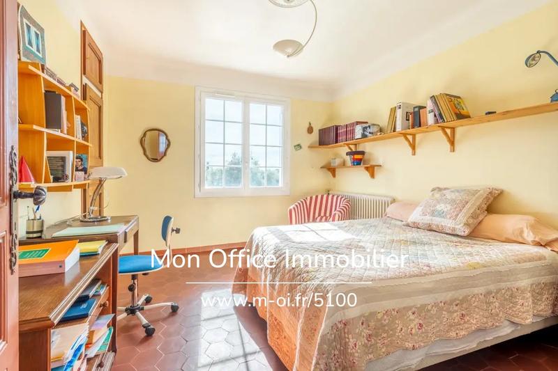 Demeure - 205 m² - 5 pièces