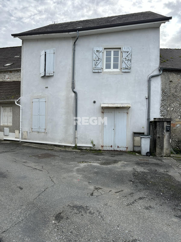 Propriété - 330 m² - 14 pièces