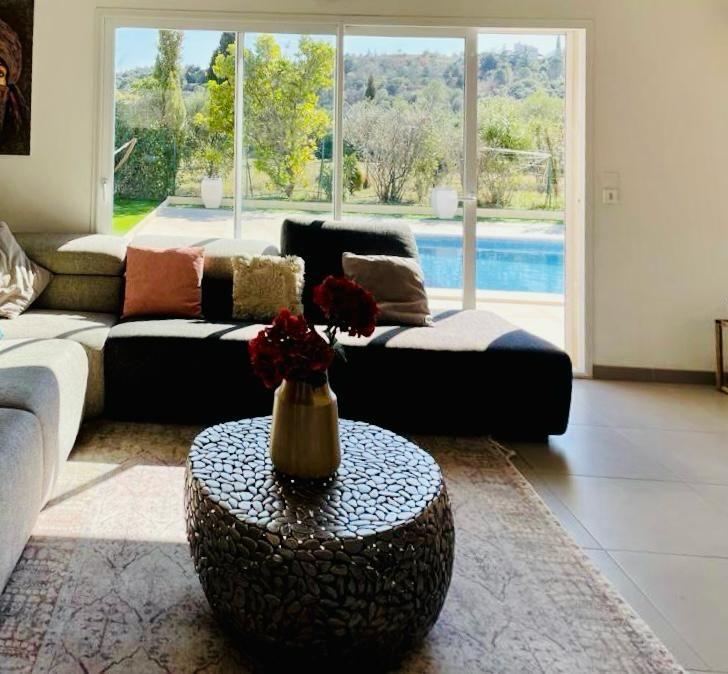 Villa - 250 m² - 8 pièces