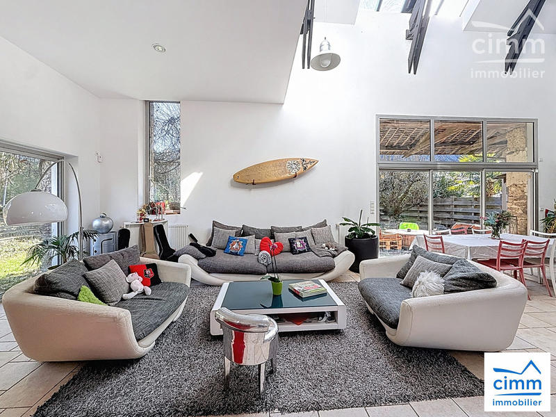 Maison - 202 m² - 7 pièces