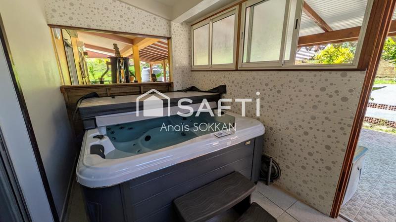 Maison - 224 m² - 7 pièces