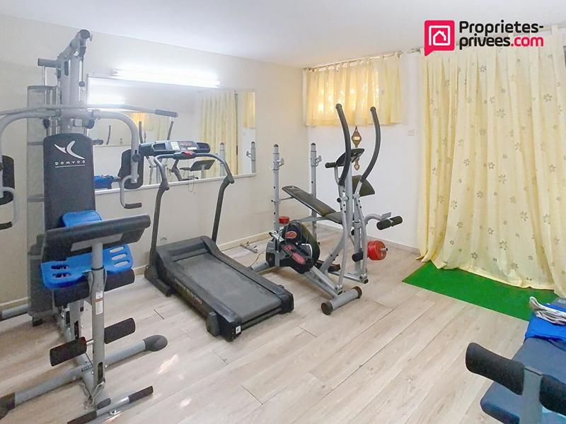 Maison - 365 m² - 12 pièces