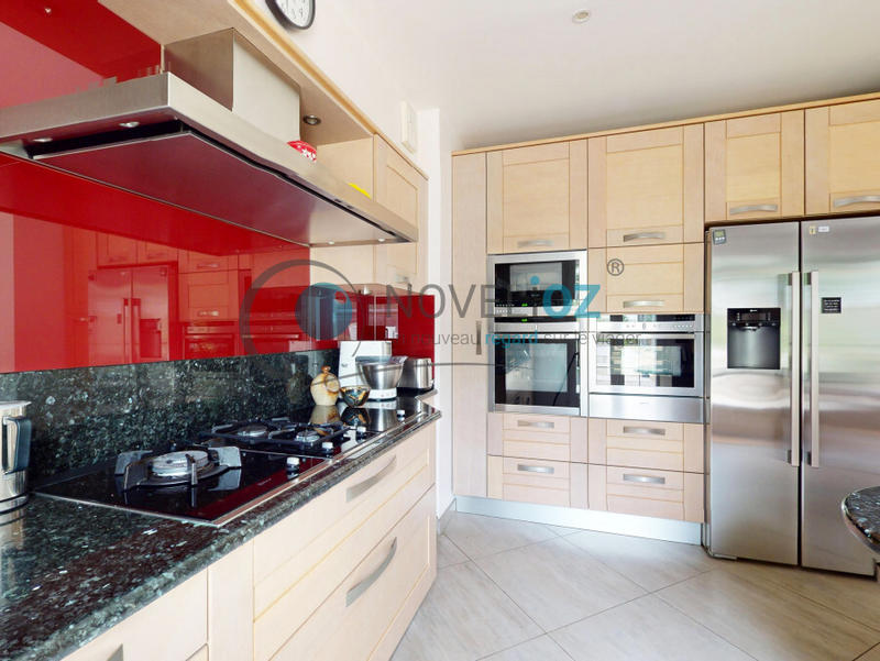 Maison - 291 m² - 9 pièces