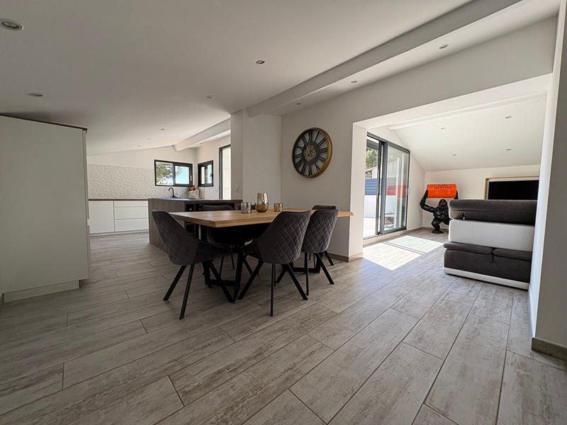 Appartement - 186 m² - 7 pièces