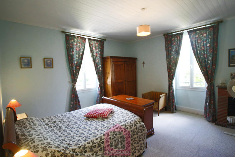 Maison - 315 m² - 8 pièces