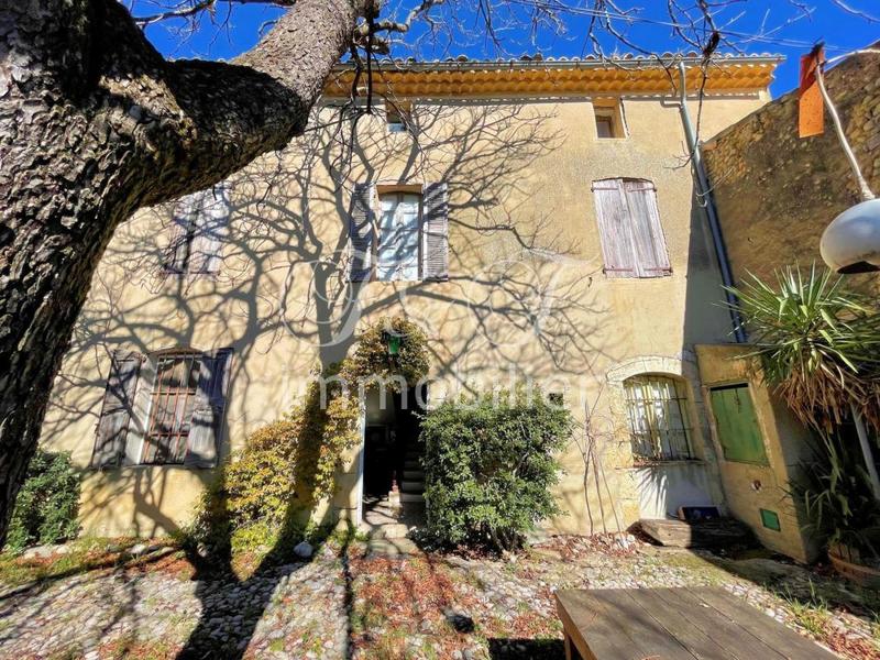 Propriété - 220 m² - 12 pièces