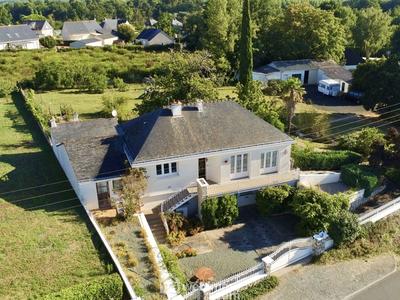 Maison - 214 m² - 7 pièces