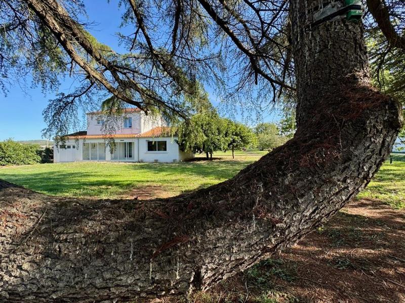 Maison - 204 m² - 10 pièces