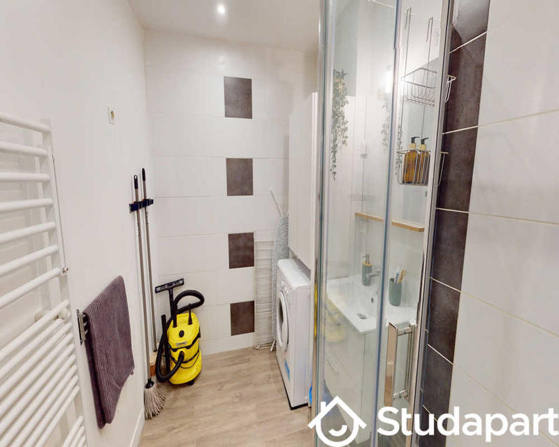 Chambre - 80 m² - 1 pièce