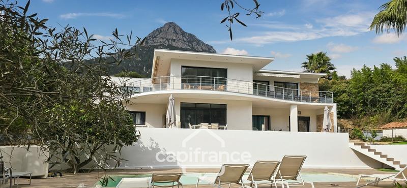 Villa - 240 m² - 7 pièces