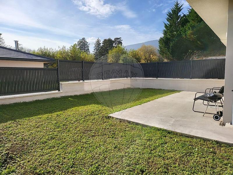 Maison jumelée - 104 m² - 4 pièces