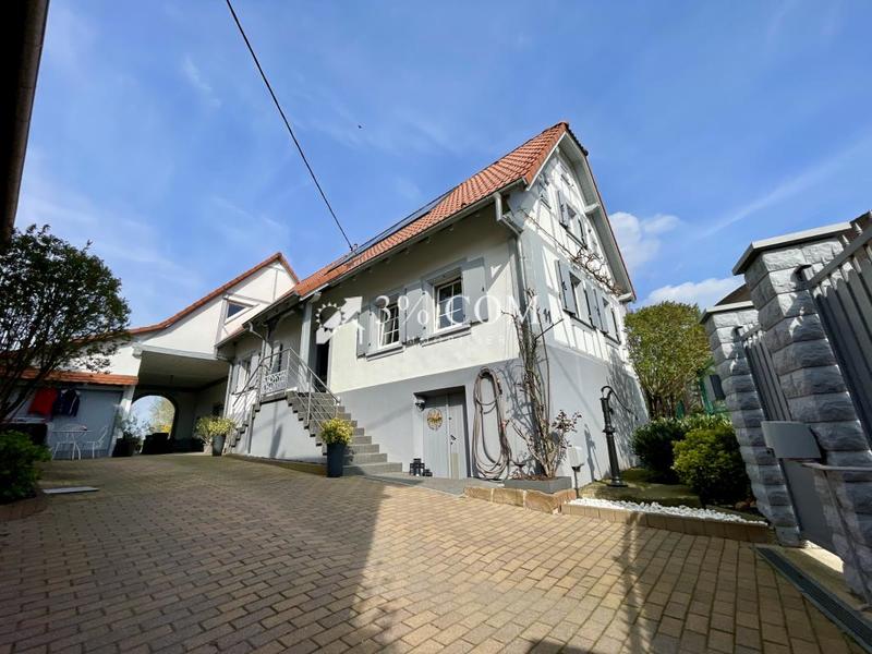 Demeure - 169 m² - 8 pièces