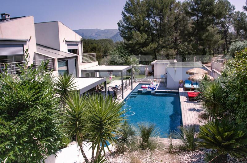 Maison - 260 m² - 6 pièces