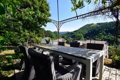 Maison - 328 m² - 12 pièces