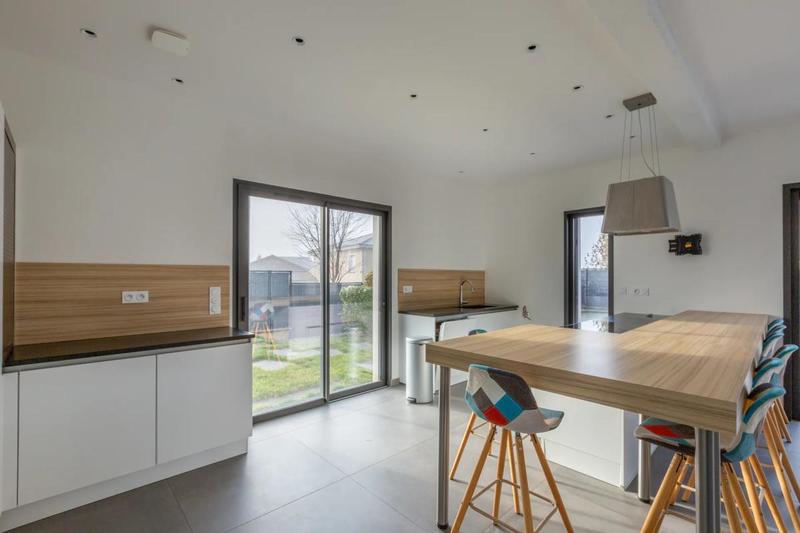 Maison - 246 m² - 8 pièces