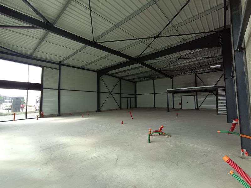 Local d'activités - 299 m²