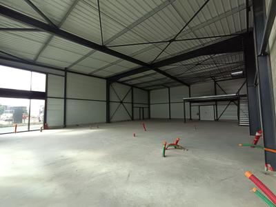 Local d'activités - 299 m²