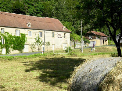 Maison - 330 m² - 12 pièces