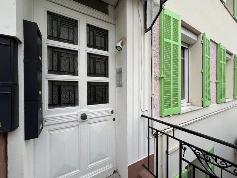 Maison - 250 m² - 11 pièces