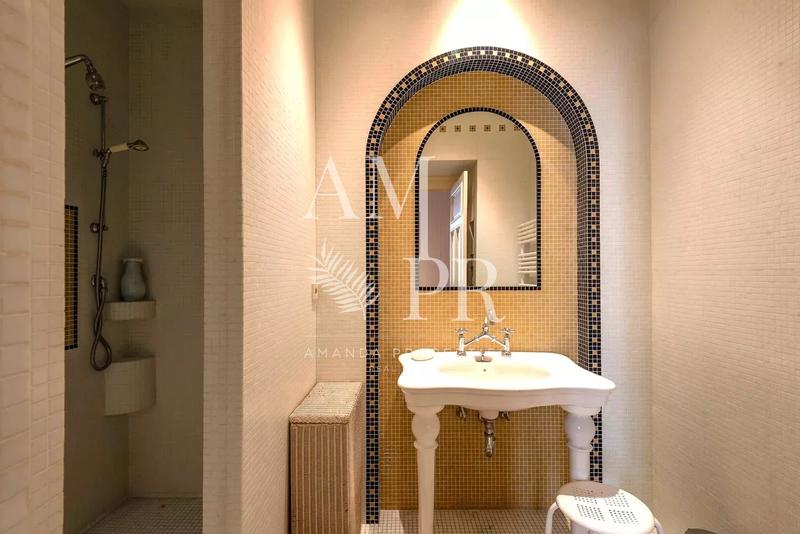 Appartement - 242 m² - 5 pièces