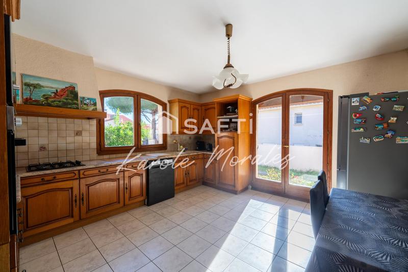 Maison - 300 m² - 8 pièces