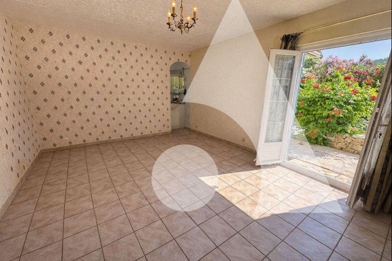 Maison - 247 m² - 7 pièces