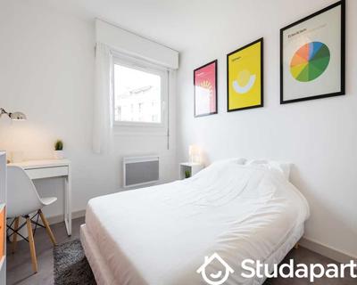 Chambre - 90 m² - 1 pièce