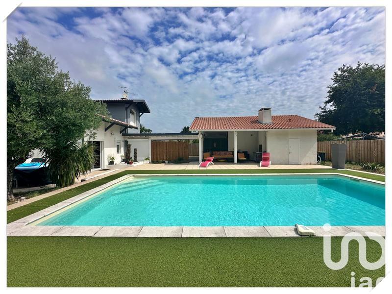 Maison - 192 m² - 7 pièces