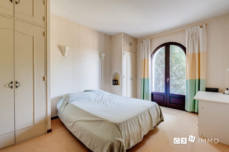 Maison - 218 m² - 7 pièces