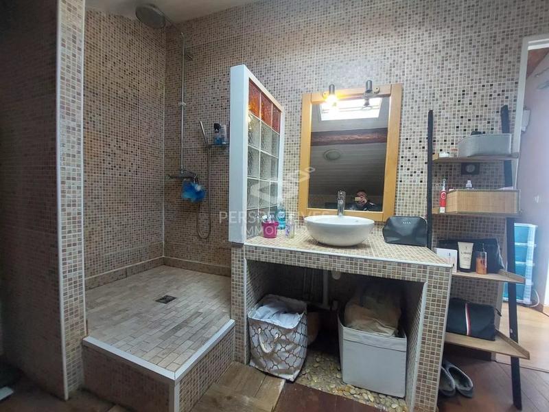 Maison - 243 m² - 8 pièces