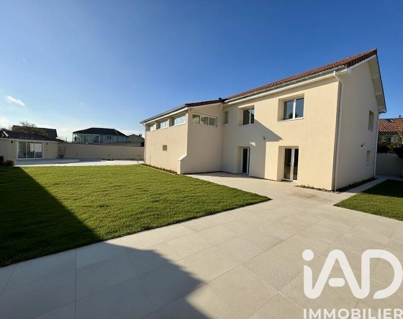 Maison - 231 m² - 9 pièces