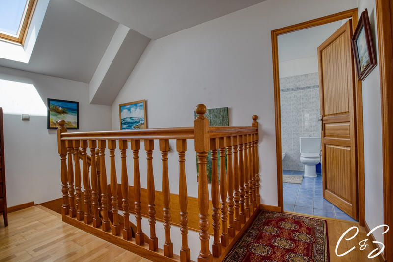 Maison - 219 m² - 8 pièces