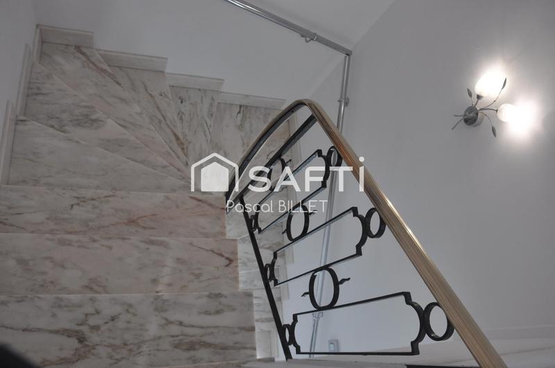 Villa - 230 m² - 9 pièces