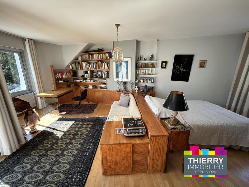 Maison - 281 m² - 8 pièces