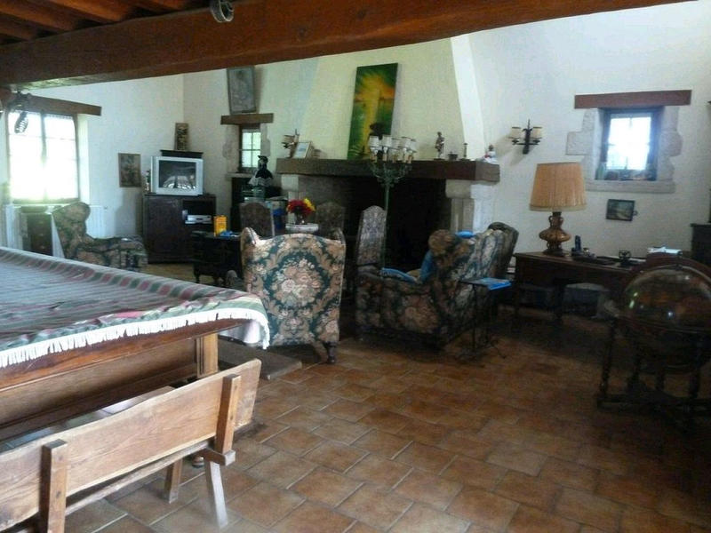 Maison - 275 m² - 13 pièces