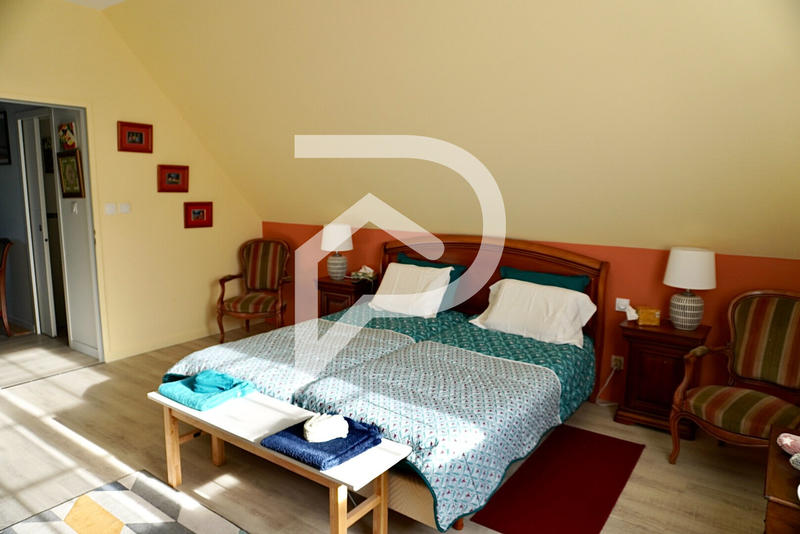 Maison - 181 m² - 7 pièces