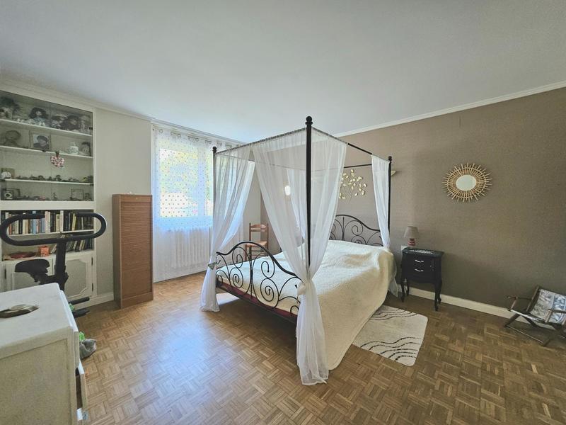 Maison - 200 m² - 10 pièces