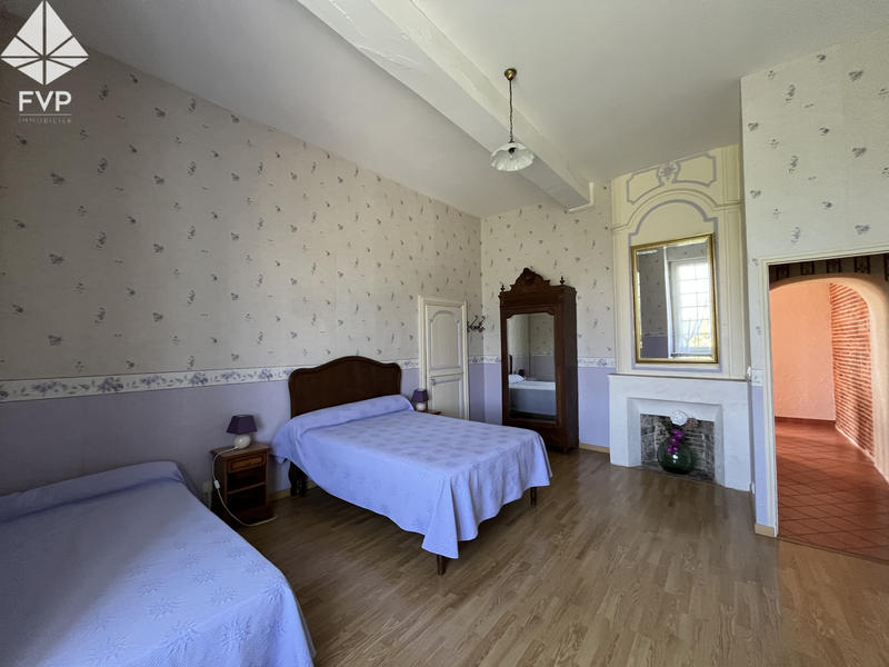 Propriété - 284 m² - 9 pièces