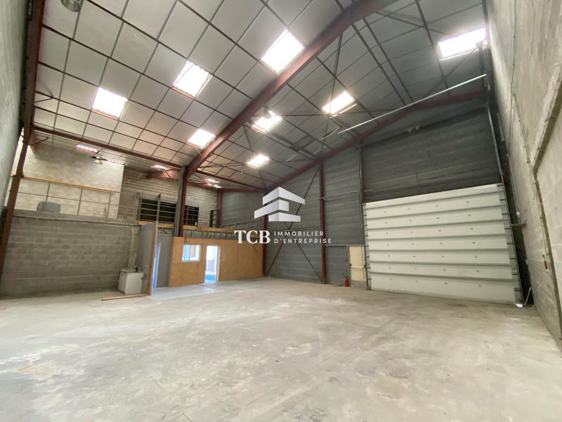 Local d'activités - 335 m²