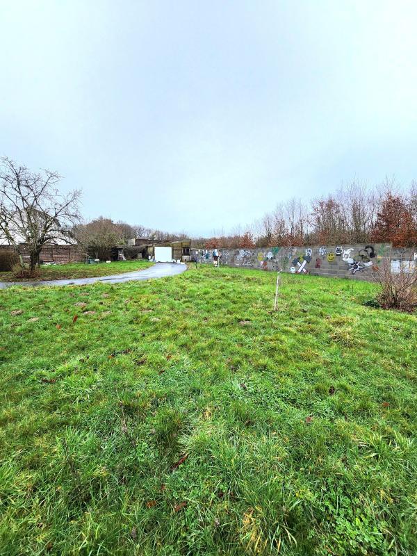 Terrain constructible - 863 m²