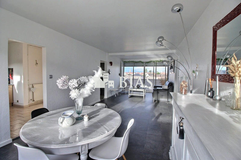 Appartement - 80 m² - 5 pièces