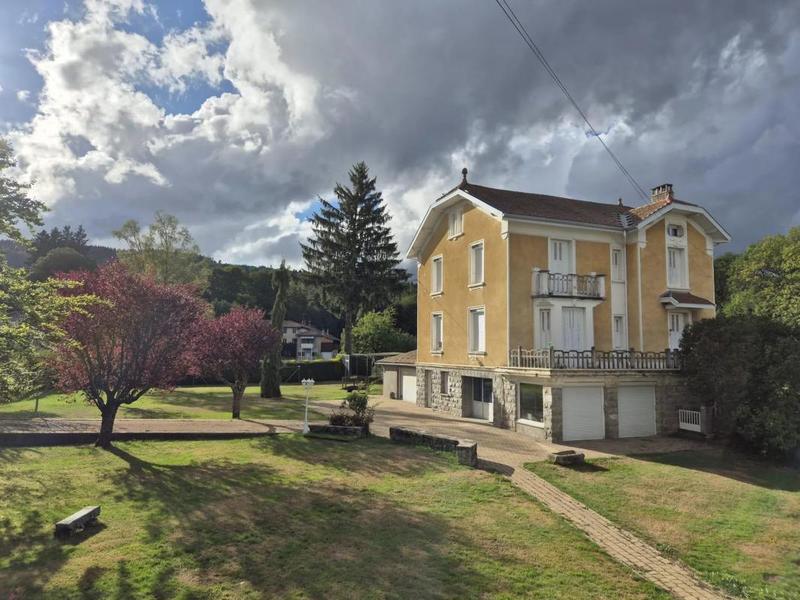 Maison - 226 m² - 9 pièces