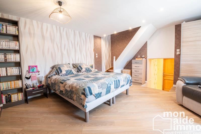 Maison - 240 m² - 10 pièces