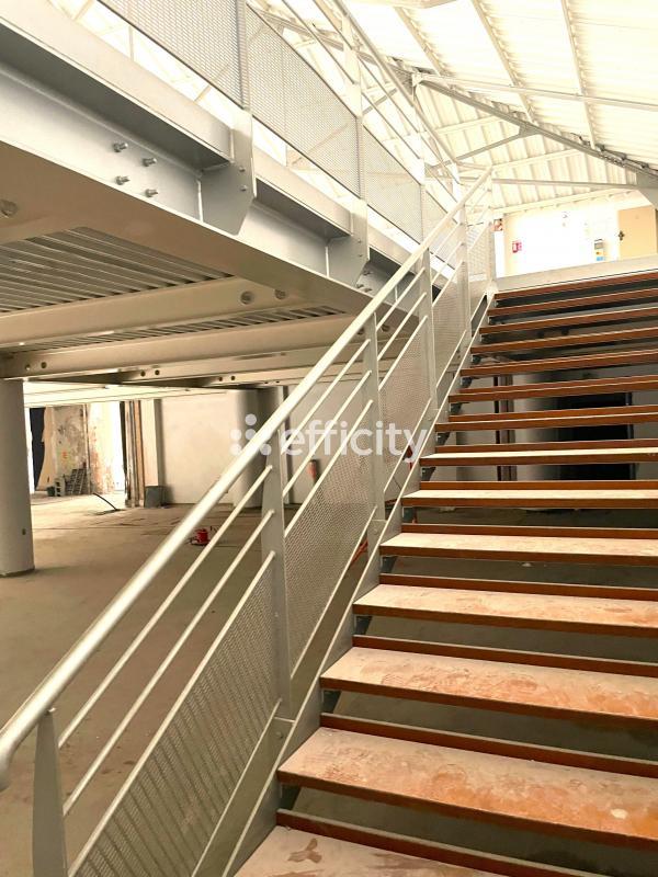 Bureau - 2 000 m² - 6 pièces