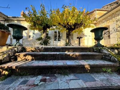 Demeure - 360 m² - 13 pièces