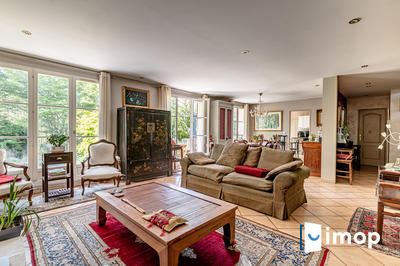 Maison - 225 m² - 7 pièces