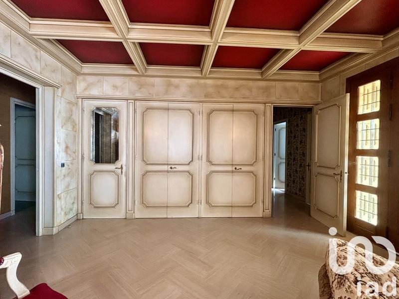 Maison - 300 m² - 7 pièces