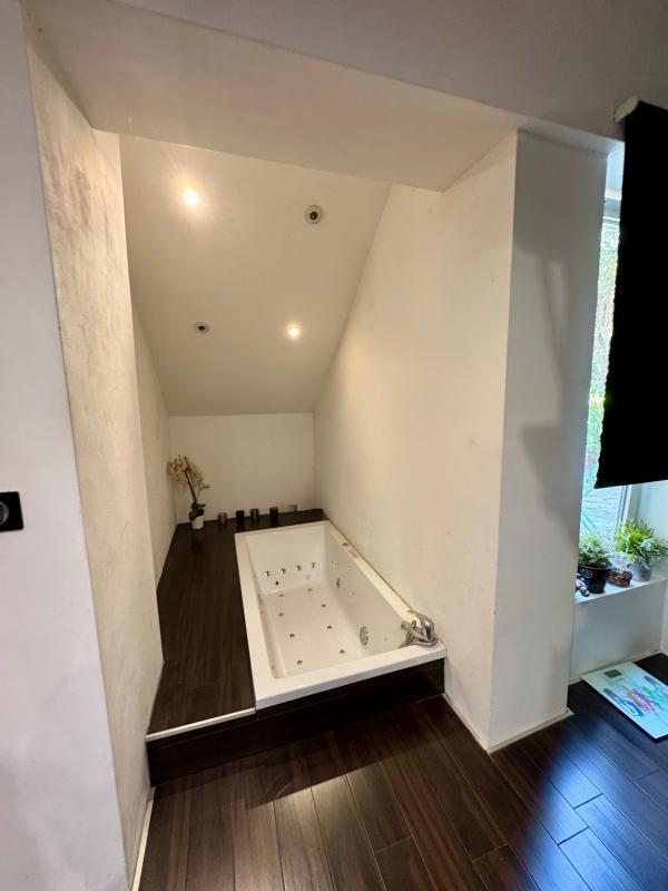 Maison - 210 m² - 7 pièces