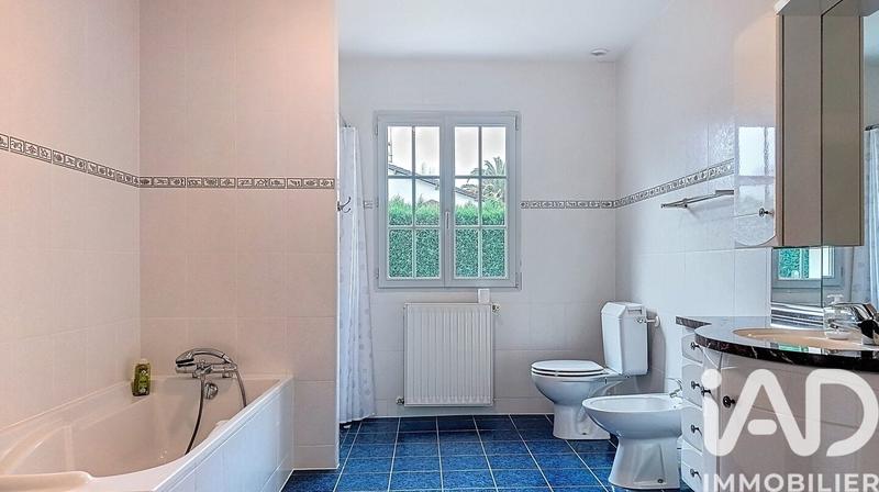 Maison - 230 m² - 7 pièces